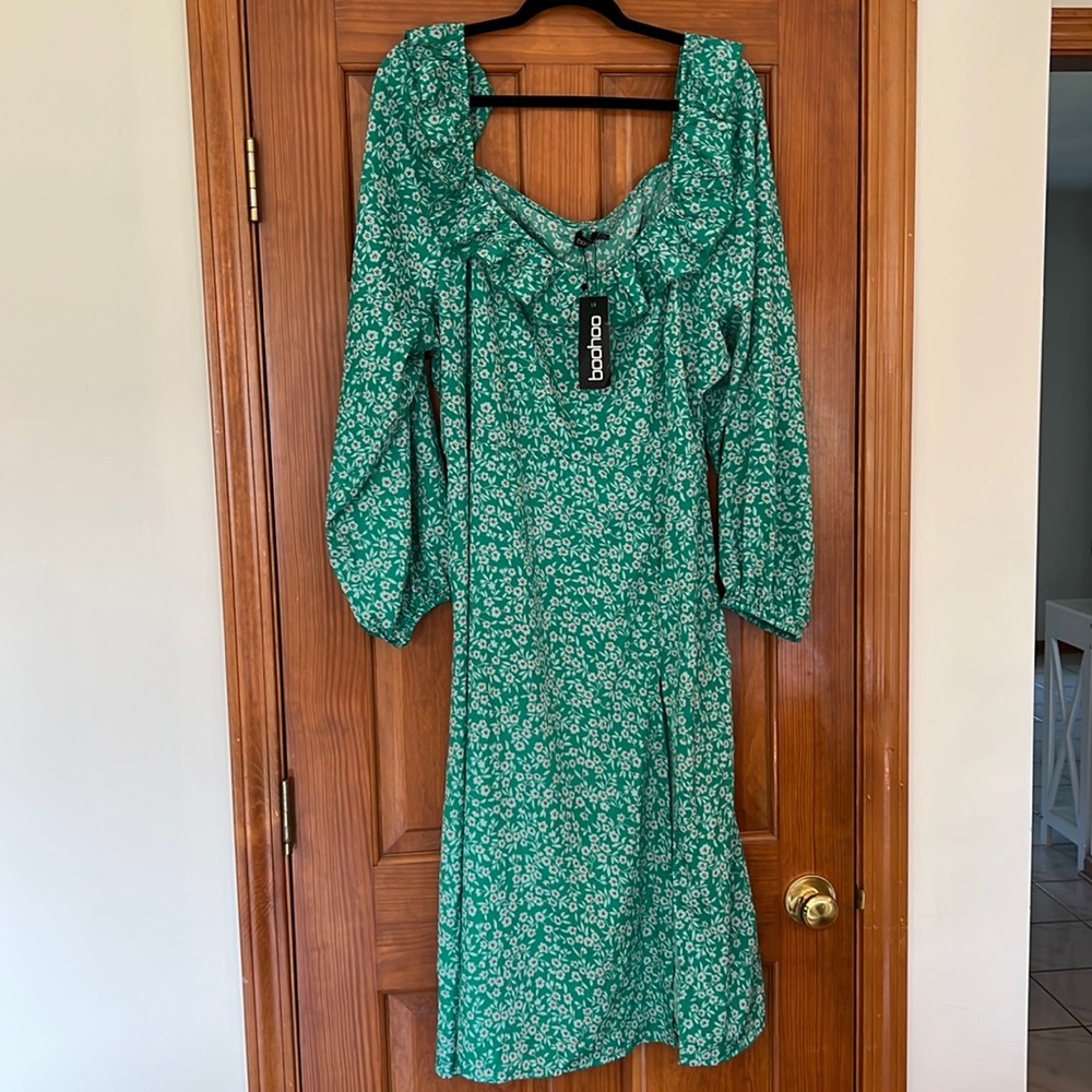 NWT. BooHoo midi dress with slit. Size 14.